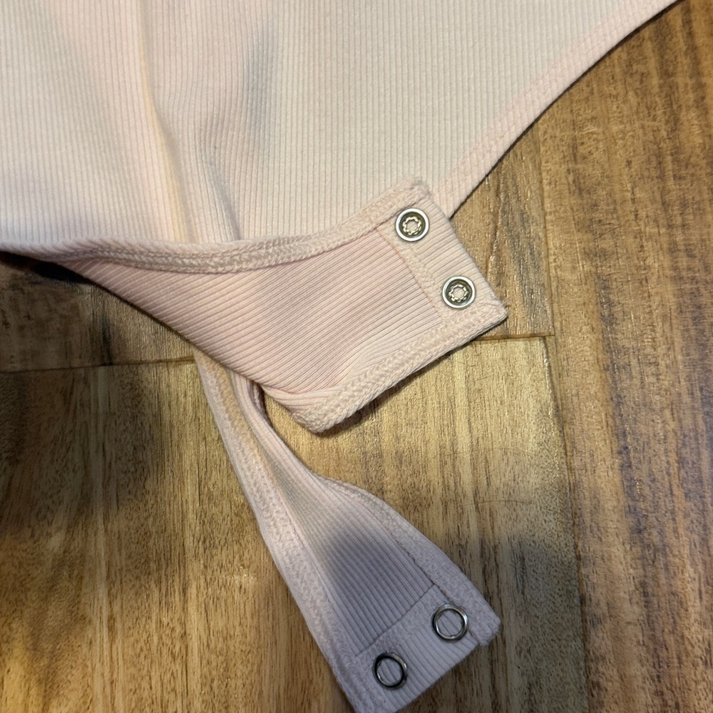 American Eagle Outfitters women’s XL bodysuit top vnevk cinch pink ribbed nwot - Picture 3 of 7